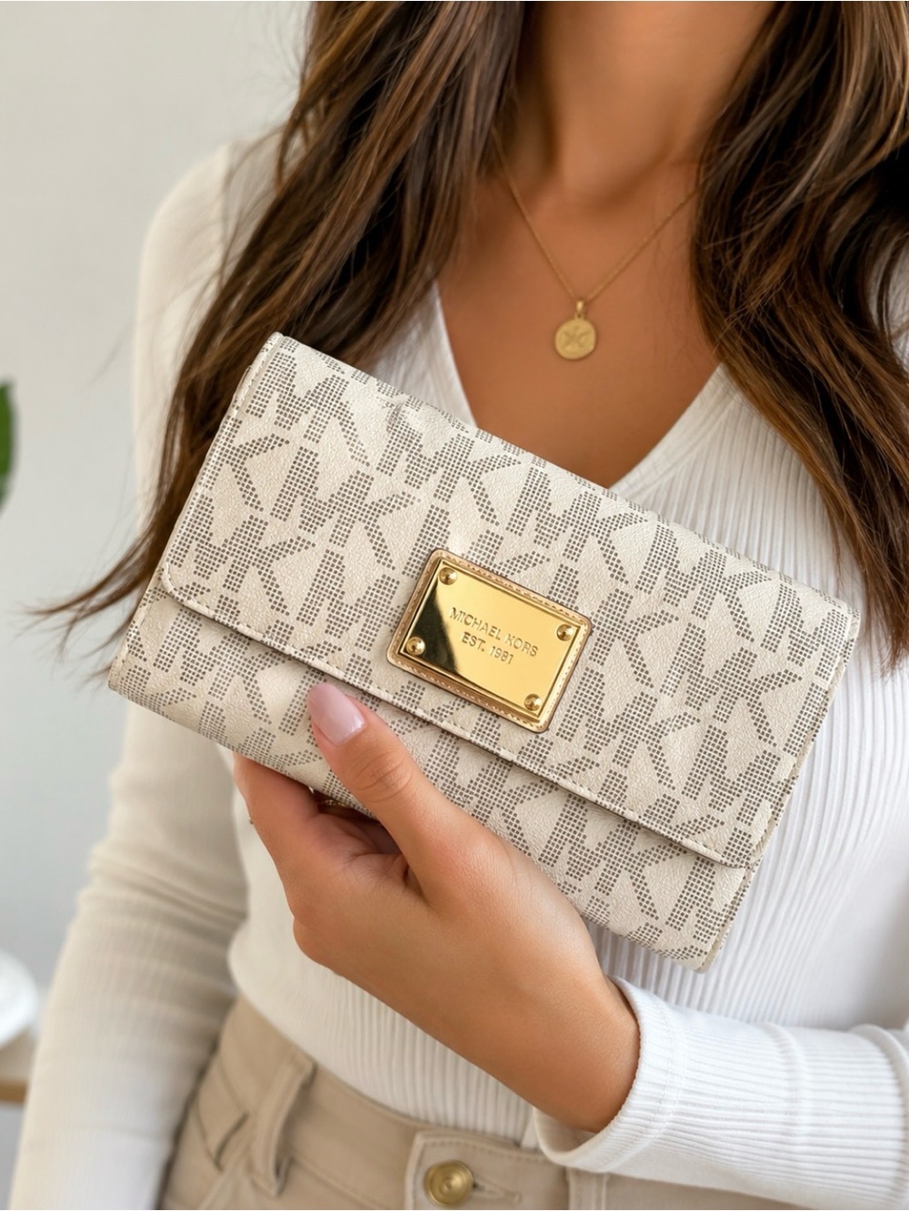 Michael Kors Jet Set Vanilla Signature Flap Wallet Checkbook Wallet & Pen